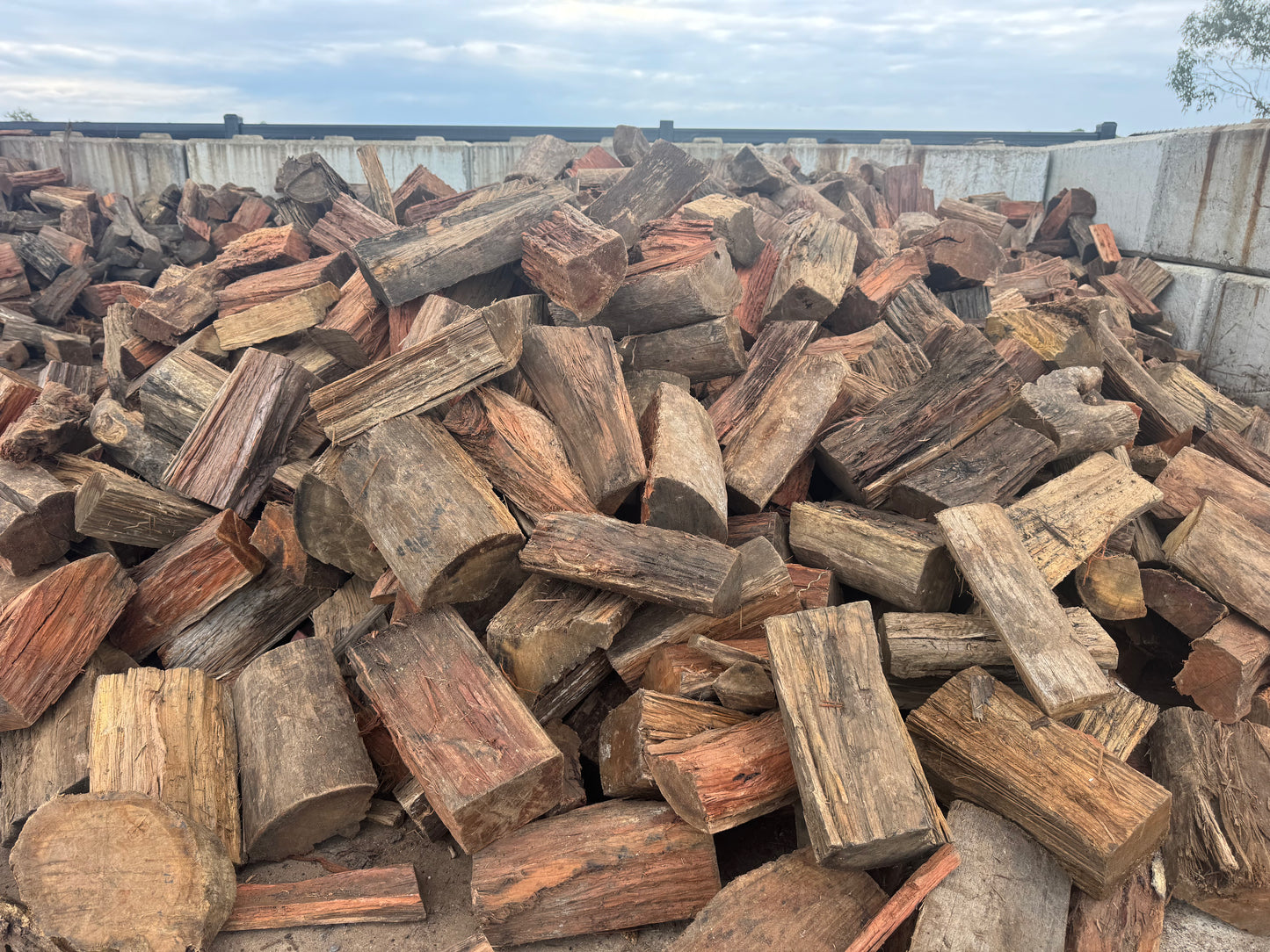1 Cube - Mixed Hardwood Firewood (Per Cubic Metre) - Tipper Load